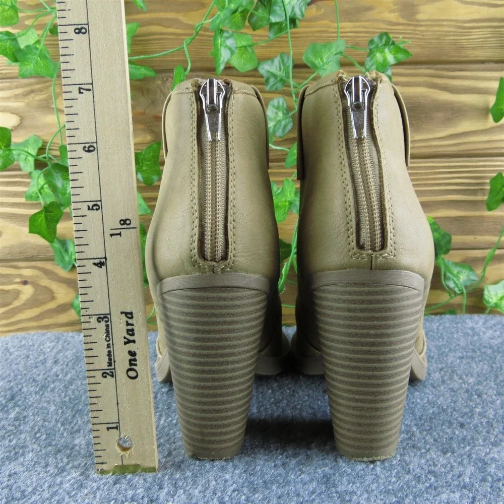 Soda ‎ Women Ankle Boots Beige Synthetic Zip Size 7.5 Medium